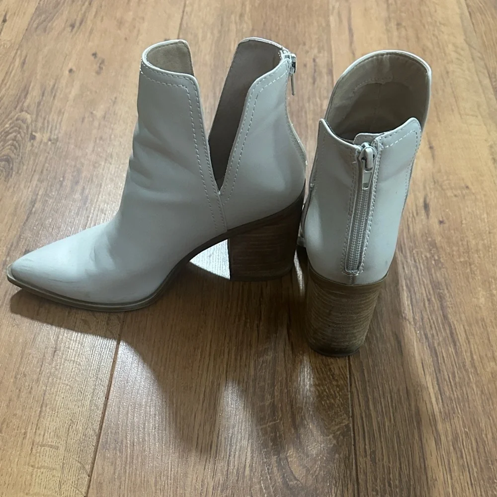 Steve Madden White Pointed-Toe Cutout Ankle Booties - Picture 2 of 2